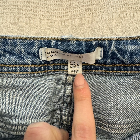 Zara Light Wash Distressed Denim - Picture 2 of 4